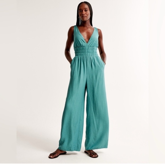 Abercrombie & Fitch Pants - NEW Abercrombie and fitch scrunchie strap jumpsuit size XXS